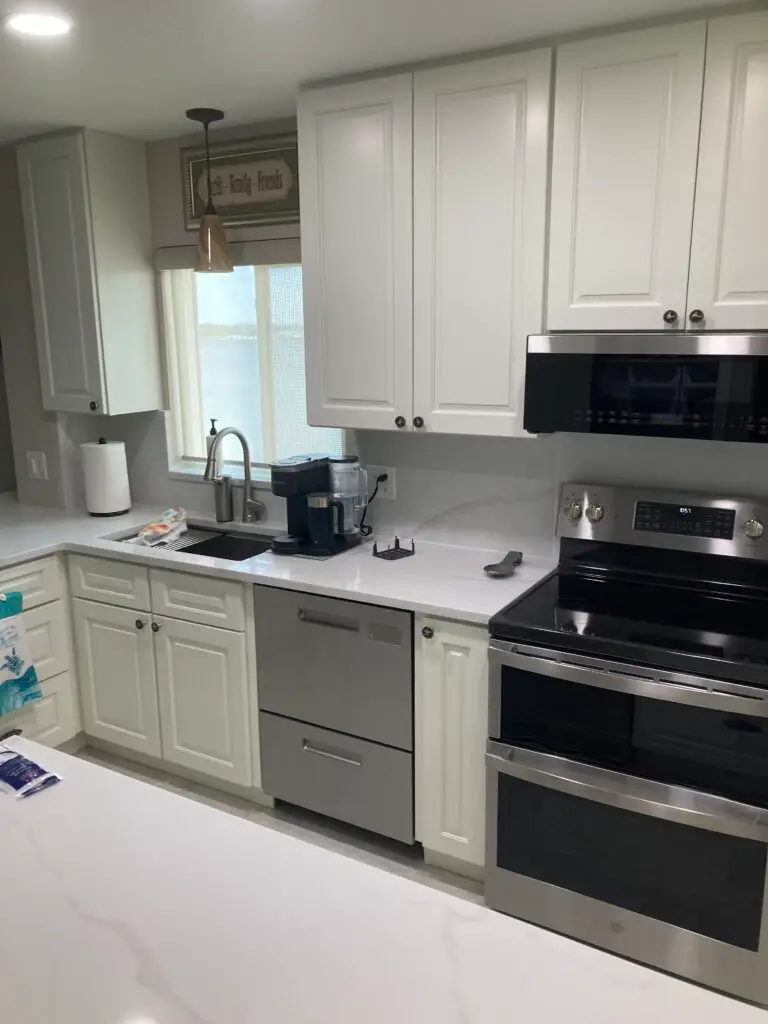 Kitchen Remodel with Quartz Countertops in Bradenton — manatee county